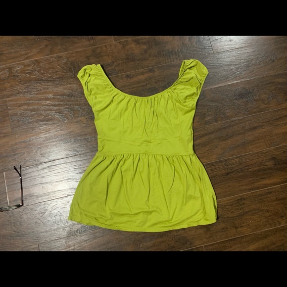 Zoey lime green capped sleeve top size medium - Picture 2 of 4